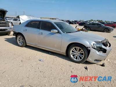 Czwarte zdjęcie samochodu z boku: 2012 CHRYSLER 300 LIMITED VIN:2C3CCACGXCH199369 - miniatura