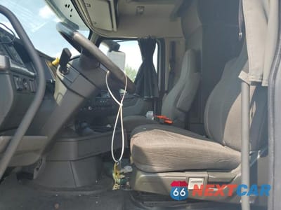 Zdjęcie 6 z 10 samochodu: 2024 VOLVO VNL SEMI TRUCK VIN:4V4NC9EH7RN634992 - miniatura