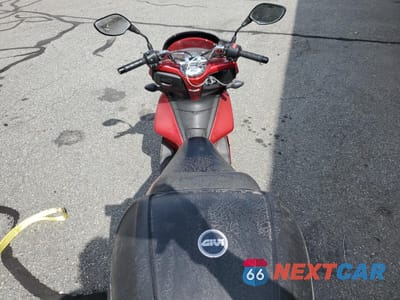 Zdjęcie 6 z 10 samochodu: 2013 HONDA PCX 150 VIN:MLHKF1213D5004746 - miniatura