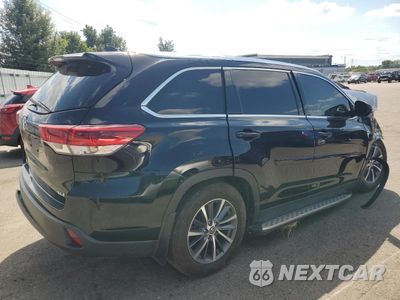 Trzecie zdjęcie samochodu z tyłu: 2019 TOYOTA HIGHLANDER SE VIN:5TDKZRFH7KS338852 - miniatura