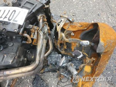 Zdjęcie 9 z 9 samochodu: 2009 YAMAHA FZ6 R VIN:JYARJ18E09A006692 - miniatura