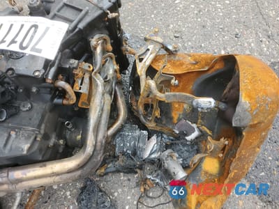 Zdjęcie 9 z 10 samochodu: 2009 YAMAHA FZ6 R VIN:JYARJ18E09A006692 - miniatura
