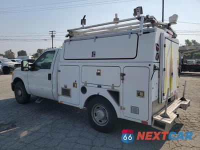 Trzecie zdjęcie samochodu z tyłu: 2013 FORD F350 SD - UTILITY TRUCK - PRIOR FLEET VIN:1FDRF3A62DEB92617 - miniatura