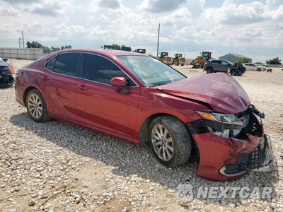 Czwarte zdjęcie samochodu z boku: 2022 TOYOTA CAMRY LE VIN:4T1C11AK7NU001772 - miniatura