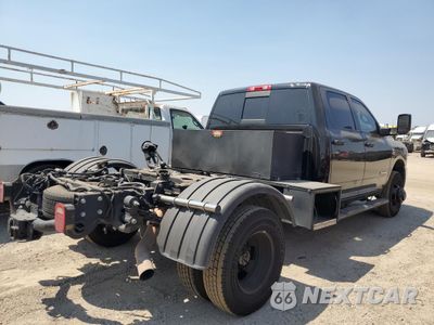 Trzecie zdjęcie samochodu z tyłu: 2022 RAM 3500 TRADESMAN VIN:3C63RRGL0NG235225 - miniatura