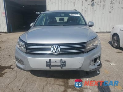 Piąte zdjęcie samochodu w środku: 2017 VOLKSWAGEN TIGUAN S VIN:WVGAV7AX4HK054441 - miniatura