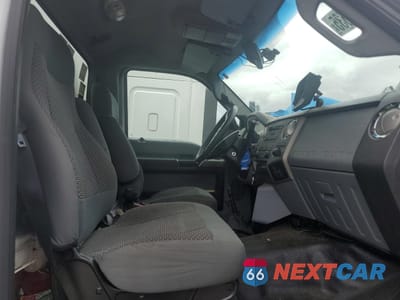 Piąte zdjęcie samochodu w środku: 2018 FORD F650 SUPER DUTY VIN:1FDNF6AY6JDF04327 - miniatura