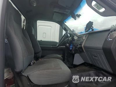 Piąte zdjęcie samochodu w środku: 2018 FORD F650 SUPER DUTY VIN:1FDNF6AY6JDF04327 - miniatura
