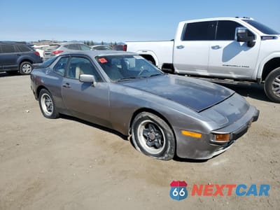 Czwarte zdjęcie samochodu z boku: 1983 PORSCHE 944 VIN:WP0AA0944DN450072 - miniatura