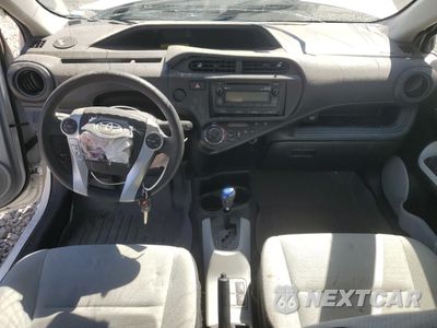 Zdjęcie 8 z 13 samochodu: 2012 TOYOTA PRIUS C VIN:JTDKDTB31C1524620 - miniatura