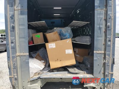 Zdjęcie 10 z 15 samochodu: 2023 RIVIAN EDV 700 VIN:7FCEHEB77PN007993 - miniatura