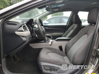Zdjęcie 7 z 13 samochodu: 2018 TOYOTA CAMRY L VIN:4T1B11HKXJU149782 - miniatura