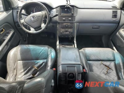 Zdjęcie 8 z 13 samochodu: 2004 HONDA PILOT EXL VIN:2HKYF18794H532770 - miniatura