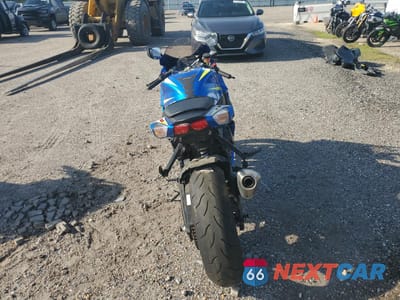 Czwarte zdjęcie samochodu z boku: 2015 SUZUKI GSX-R600 VIN:JS1GN7FA9F2100372 - miniatura