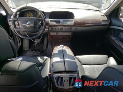 Zdjęcie 8 z 14 samochodu: 2007 BMW 750 VIN:WBAHN835X7DT67840 - miniatura