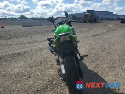 Czwarte zdjęcie samochodu z boku: 2024 KAWASAKI EX650 P VIN:ML5EXEP19RDAC7662 - miniatura