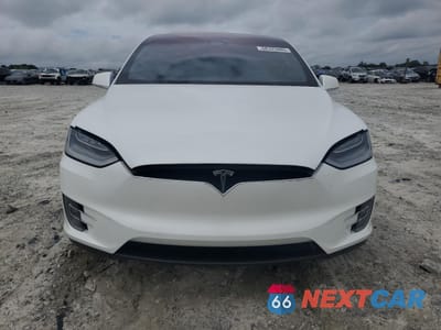 Piąte zdjęcie samochodu w środku: 2020 TESLA MODEL X VIN:5YJXCDE26LF303233 - miniatura