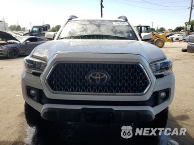 Piąte zdjęcie samochodu w środku: 2019 TOYOTA TACOMA DOUBLE CAB VIN:3TMAZ5CN1KM105581 - miniatura