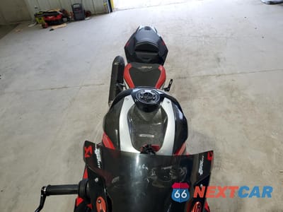 Piąte zdjęcie samochodu w środku: 2016 BMW S 1000 RR VIN:WB10D2107GZ354132 - miniatura