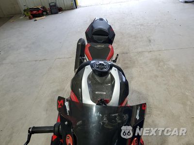Piąte zdjęcie samochodu w środku: 2016 BMW S 1000 RR VIN:WB10D2107GZ354132 - miniatura