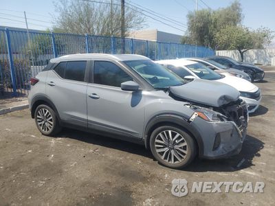 Czwarte zdjęcie samochodu z boku: 2023 NISSAN KICKS SV VIN:3N1CP5CV0PL493174 - miniatura