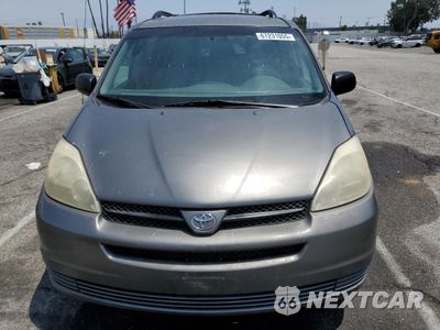 Piąte zdjęcie samochodu w środku: 2005 TOYOTA SIENNA CE VIN:5TDZA23C15S361358 - miniatura