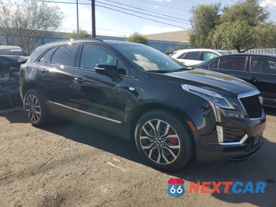 Czwarte zdjęcie samochodu z boku: 2025 CADILLAC XT5 SPORT VIN:1GYKNGRS9SZ122503 - miniatura