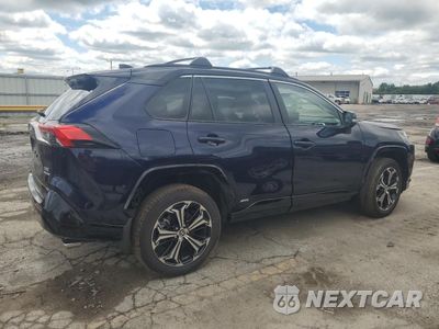 Trzecie zdjęcie samochodu z tyłu: 2025 TOYOTA RAV4 XSE VIN:JTMFB3FV1SD240873 - miniatura