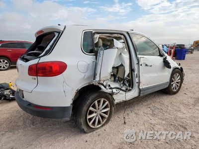 Trzecie zdjęcie samochodu z tyłu: 2017 VOLKSWAGEN TIGUAN WOLFSBURG VIN:WVGRV7AX4HK005713 - miniatura