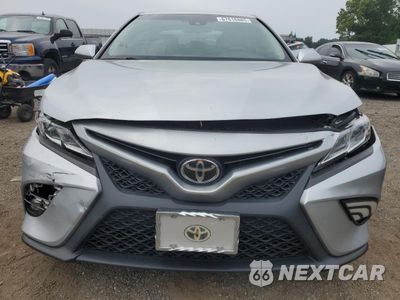 Piąte zdjęcie samochodu w środku: 2018 TOYOTA CAMRY L VIN:4T1B11HK0JU004735 - miniatura