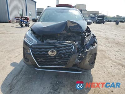 Piąte zdjęcie samochodu w środku: 2021 NISSAN KICKS S VIN:3N1CP5BV5ML519748 - miniatura
