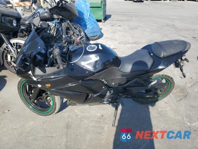 Trzecie zdjęcie samochodu z tyłu: 2008 KAWASAKI EX250 J VIN:JKAEXMJ128DA03144 - miniatura