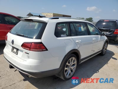Trzecie zdjęcie samochodu z tyłu: 2019 VOLKSWAGEN GOLF ALLTRACK S VIN:3VWM17AU2KM507777 - miniatura