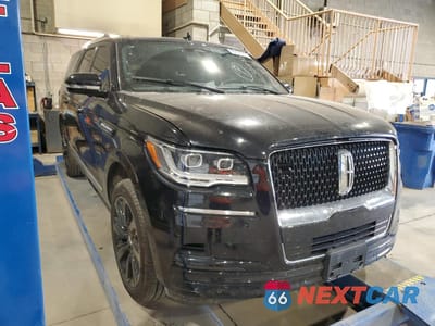 Czwarte zdjęcie samochodu z boku: 2024 LINCOLN NAVIGATOR L RESERVE VIN:5LMJJ3LG5REL07670 - miniatura