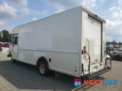 Drugie zdjęcie samochodu z przodu: 2021 FORD ECONOLINE E450 SUPER DUTY COMMERCIAL STRIPPED CHASSIS DELIVERY TRUCK OR VAN DELIVERY VAN VIN:1FC3E4KK0MDC17471 - miniatura