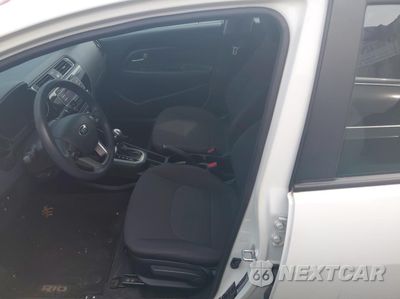 Piąte zdjęcie samochodu w środku: 2017 KIA RIO LX VIN:KNADM4A3XH6013320 - miniatura