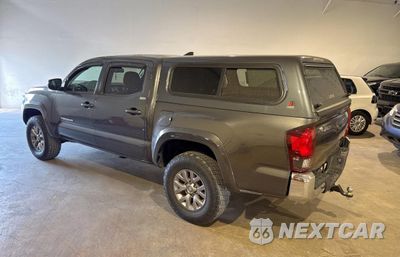 Trzecie zdjęcie samochodu z tyłu: 2019 TOYOTA TACOMA DOUBLE CAB VIN:3TMAZ5CN7KM095526 - miniatura