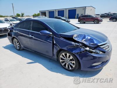 Czwarte zdjęcie samochodu z boku: 2013 HYUNDAI SONATA SE VIN:5NPEC4AC2DH514020 - miniatura