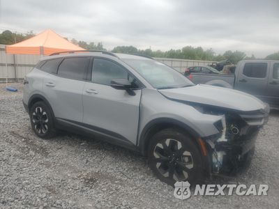 Czwarte zdjęcie samochodu z boku: 2023 KIA SPORTAGE X LINE VIN:5XYK6CAF0PG113544 - miniatura