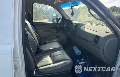 Piąte zdjęcie samochodu w środku: 2011 CHEVROLET SILVERADO C3500 VIN:1GB4CZCL3BF113724 - miniatura