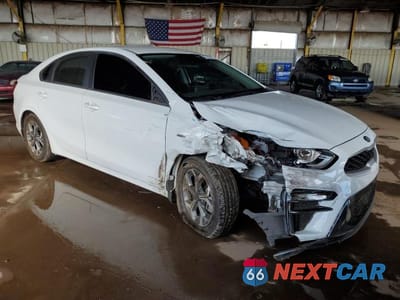 Czwarte zdjęcie samochodu z boku: 2021 KIA FORTE FE VIN:3KPF24ADXME374979 - miniatura