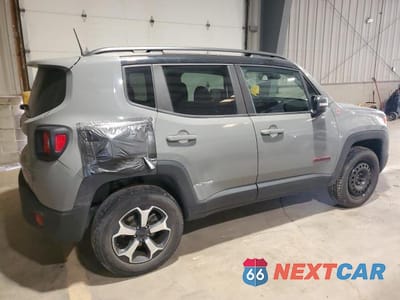 Trzecie zdjęcie samochodu z tyłu: 2020 JEEP RENEGADE TRAILHAWK VIN:ZACNJBC15LPL93699 - miniatura