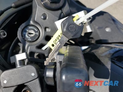 Zdjęcie 8 z 10 samochodu: 2020 YAMAHA YZFR3 A VIN:MH3RH18Y1LK004908 - miniatura