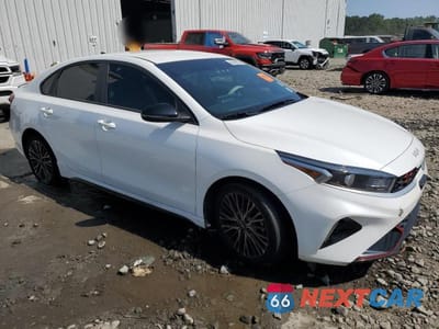 Czwarte zdjęcie samochodu z boku: 2022 KIA FORTE GT LINE VIN:3KPF54AD3NE494292 - miniatura