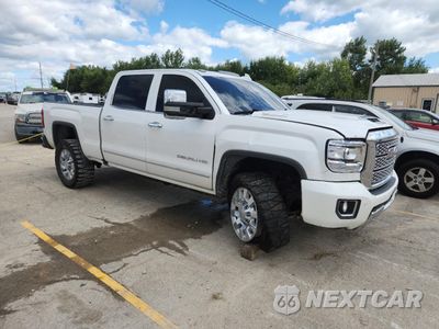 Czwarte zdjęcie samochodu z boku: 2018 GMC SIERRA K2500 DENALI VIN:1GT12UEY7JF178846 - miniatura