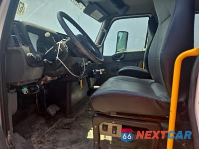 Piąte zdjęcie samochodu w środku: 2025 INTERNATIONAL MV607 DUMP TRUCK VIN:3HAEUMMM8SL647925 - miniatura