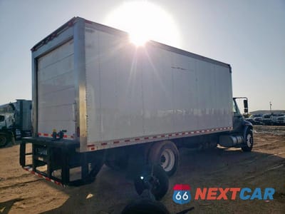Czwarte zdjęcie samochodu z boku: 2019 INTERNATIONAL 4000 4300 - TRUCKS REFRIGERATED BOX TRUCK VIN:3HAMMMML5KL010476 - miniatura