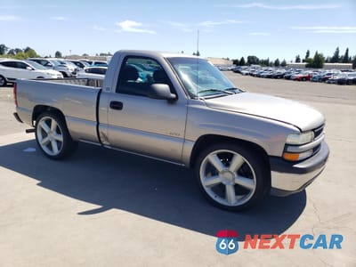 Czwarte zdjęcie samochodu z boku: 1999 CHEVROLET SILVERADO C1500 VIN:1GCEC14W0XZ135342 - miniatura