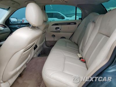 Zdjęcie 10 z 15 samochodu: 2000 LINCOLN TOWN CAR EXECUTIVE VIN:1LNHM81W8YY820974 - miniatura