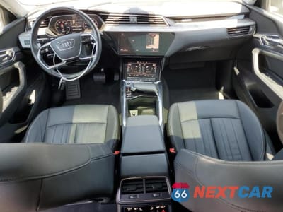 Zdjęcie 8 z 14 samochodu: 2021 AUDI E-TRON PREMIUM VIN:WA1AAAGE7MB029993 - miniatura
